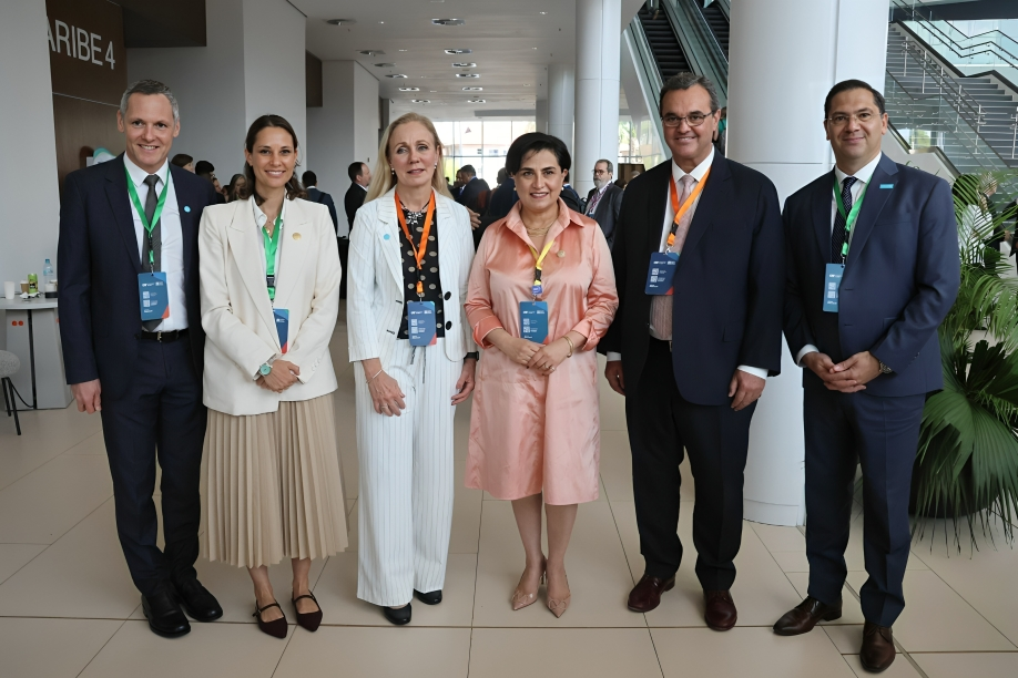 Autoridades de Ecuador, CAF y UNICEF en reunión de alto nivel sobre desarrollo infantil y juvenil en Panamá.