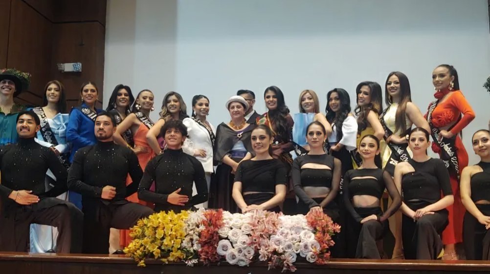 Alcaldesa Diana Caiza presentando las Fiestas de las Frutas y las Flores en evento promocional de Quito