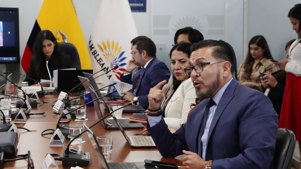 Blasco Luna de Revolución Ciudadana debate con Diana Jácome durante fiscalización concurso fiscal general Ecuador el 27 enero 2026