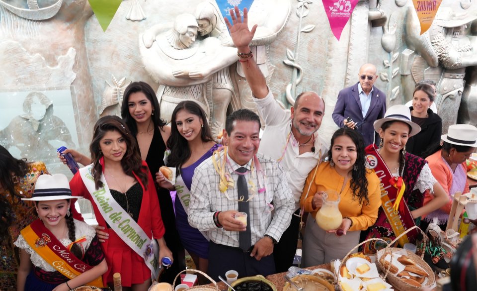 Celebración del Carnaval 2026 en Azuay con danzas tradicionales y platos típicos durante presentación oficial