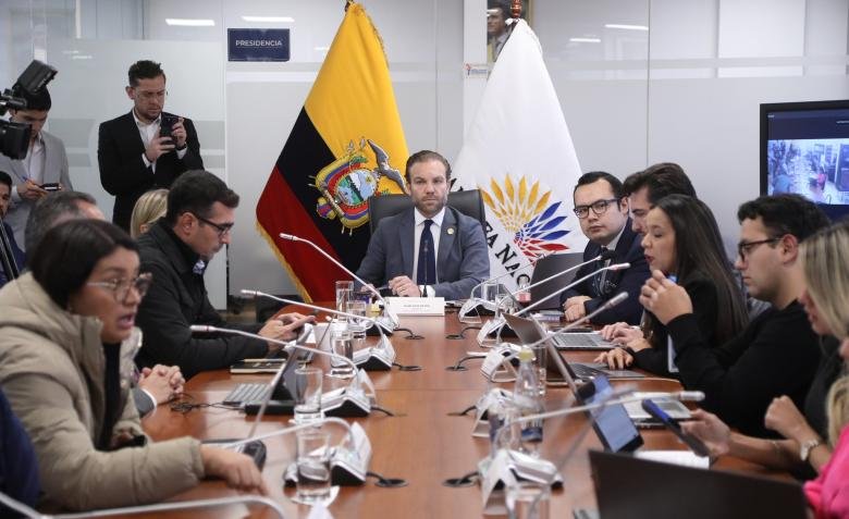 Debate sobre la ley de eutanasia en la Comisión de Salud de la Asamblea Nacional de Ecuador.