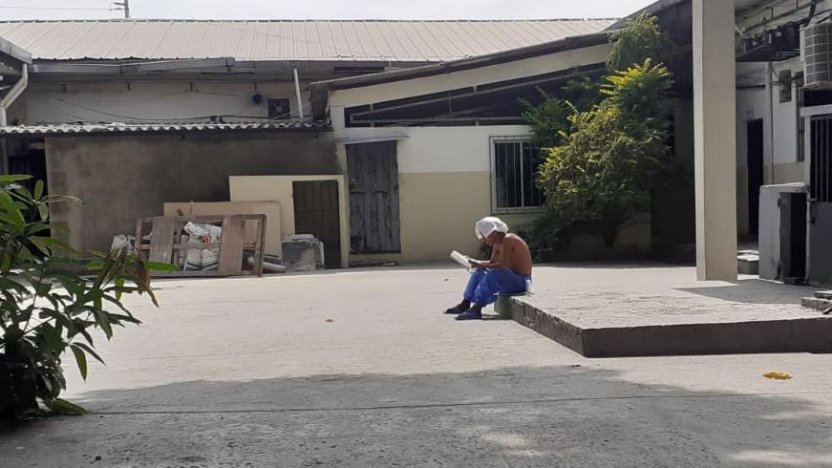 Paciente con tuberculosis recibiendo tratamiento en el Hospital de Infectología de Guayaquil.