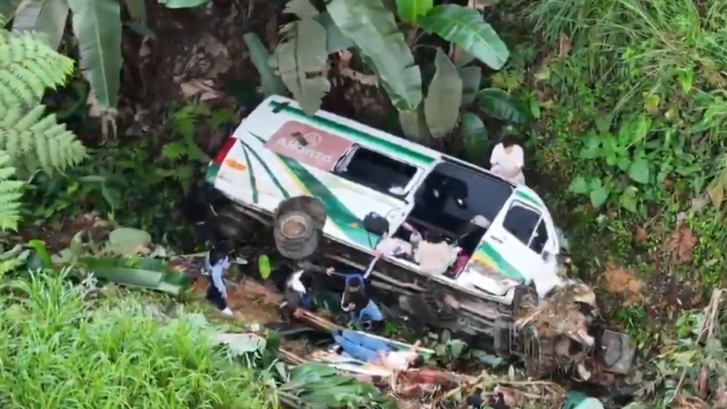 Accidente en la vía Cuenca- Molleturo deja seis heridos y tres en estado crítico