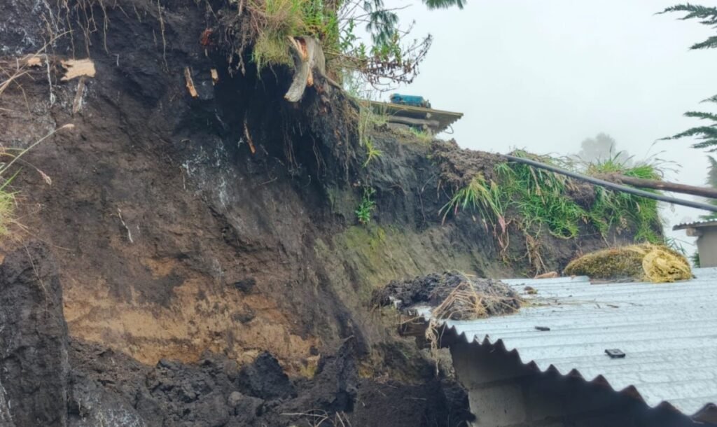 Deslizamiento de tierra en Pujilí: Niño de 8 años fallece