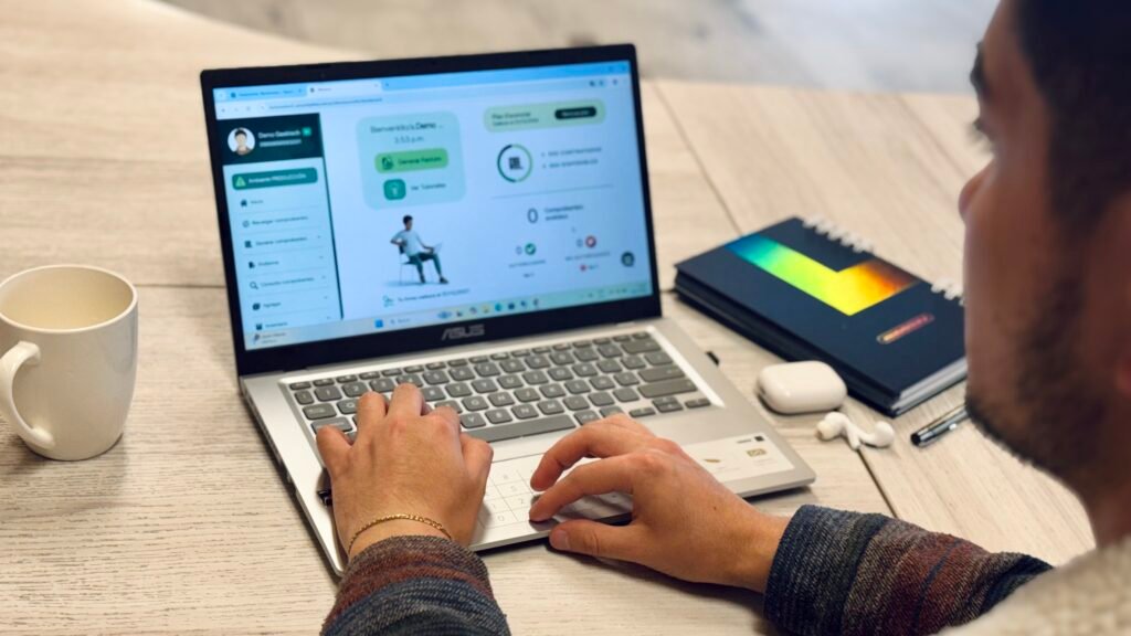 Freelancers en Ecuador formalizándose en el SRI