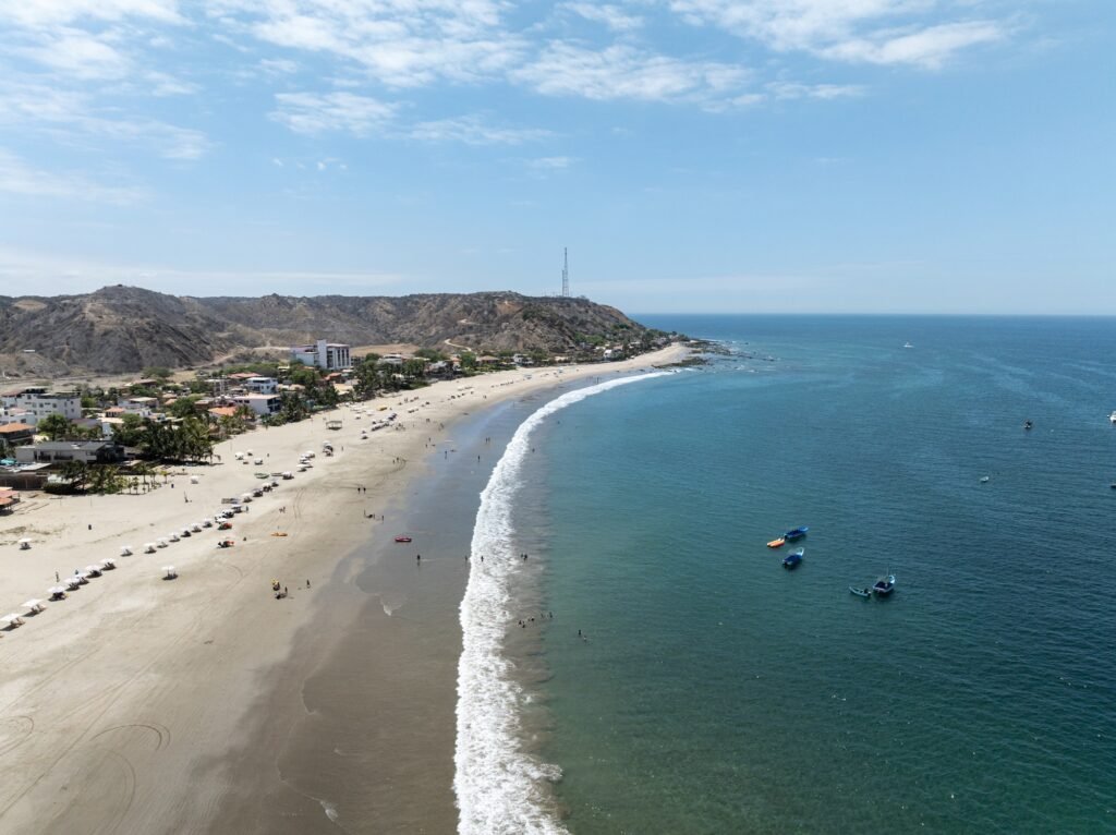 Mapa turístico y playas paradisíacas en el norte del Perú durante el feriado de Carnaval.
