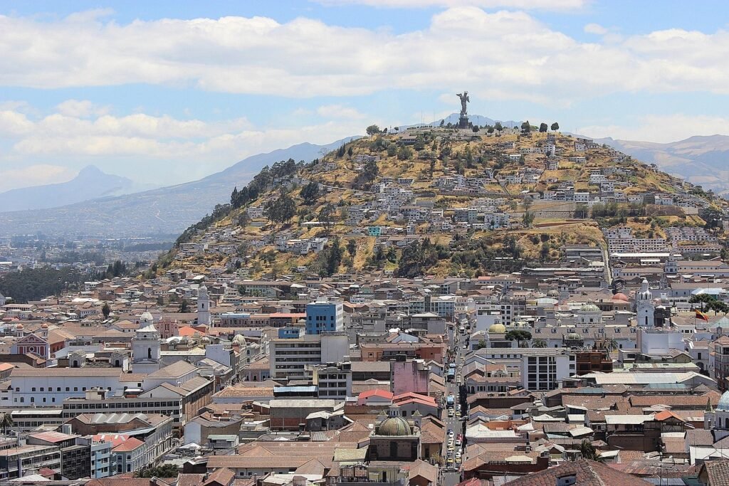 Análisis estadístico sobre el crecimiento del mercado inmobiliario en Ecuador durante el periodo 2026.