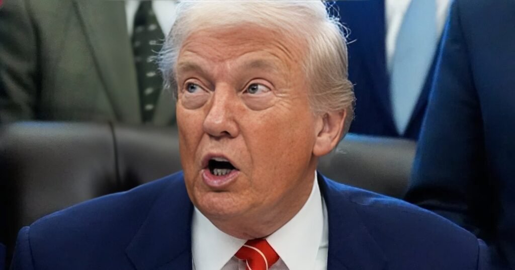Trump reprende a Kaitlan Collins