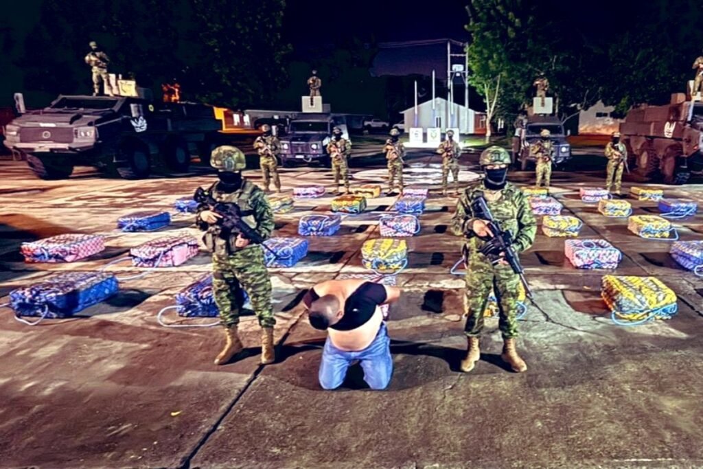 Gordo Andy capturado con 1,5 toneladas de droga en operativo militar en Manabí