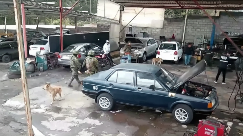 Desmantelamiento de autos robados en taller de Sangolquí