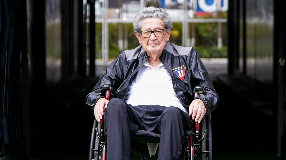 Edwin Ripalda Bonilla expresidente de Liga de Quito en el estadio Rodrigo Paz Delgado durante ceremonia institucional