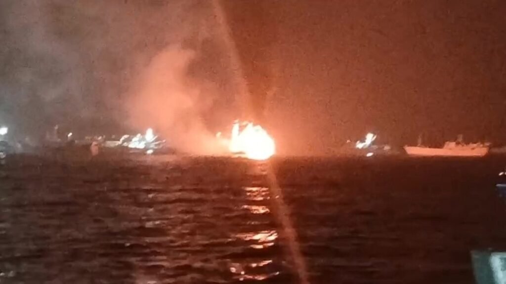 Barco Gold Tuna incendiado en Manta no constaba a nombre de alias Mexicano