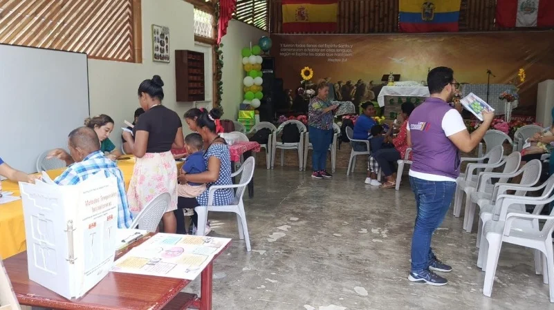 Profesionales de salud Esmeraldas realizando una capacitación y brigada médica.