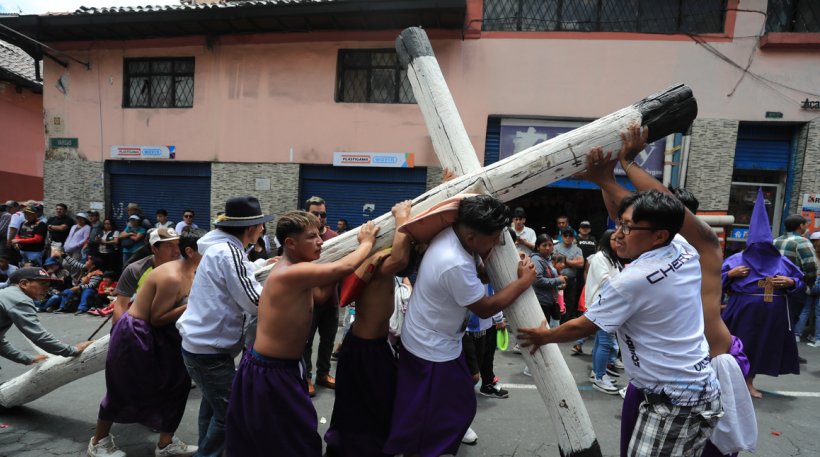 procesión de Semana Santa en Ecuador durante el feriado 2026