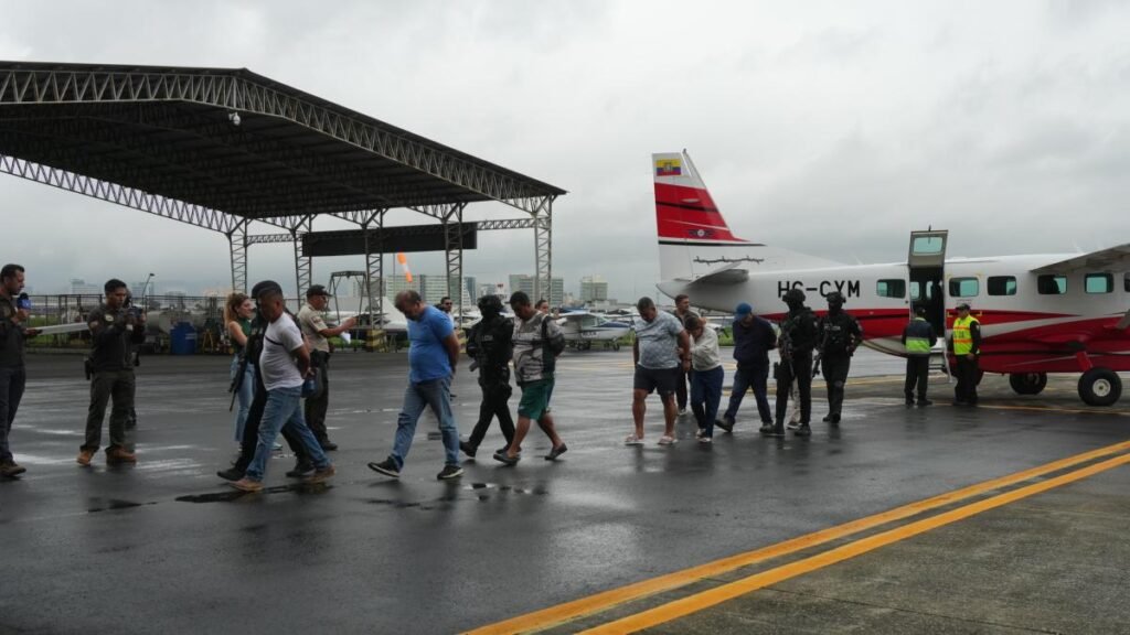 Operativo contra la mafia albanesa con detenidos trasladados a Aeropolicial en Guayaquil
