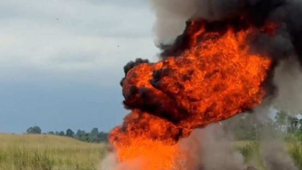 Destrucción de pistas clandestinas con detonación de pista en Naranjito por militares