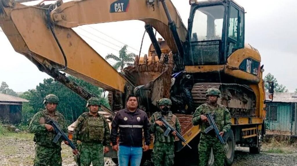 Militares decomisan dinero y maquinaria vinculada a minería ilegal durante operativo del Ejército en Morona Santiago
