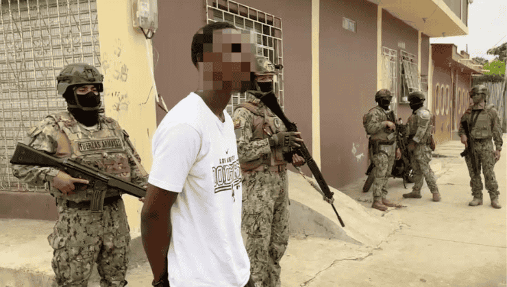 Captura de alias Pan Quemado durante operativo militar en Posorja con evidencias incautadas