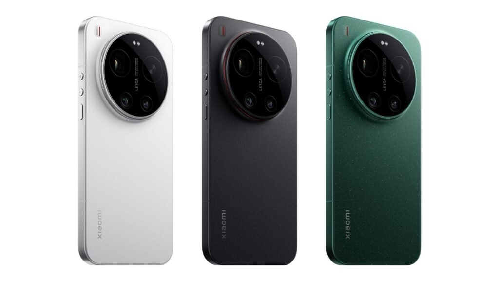Xiaomi 17 Ultra junto al Leica Leitzphone mostrando el módulo de cámara desarrollado con Leica.