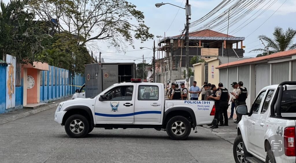 Dos hombres fueron asesinados en la avenida Machala de Guayaquil tras un ataque armado registrado en la tarde.