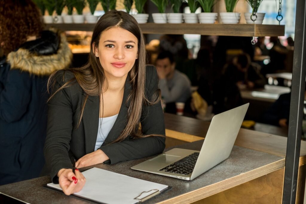 de freelance a negocio en Ecuador