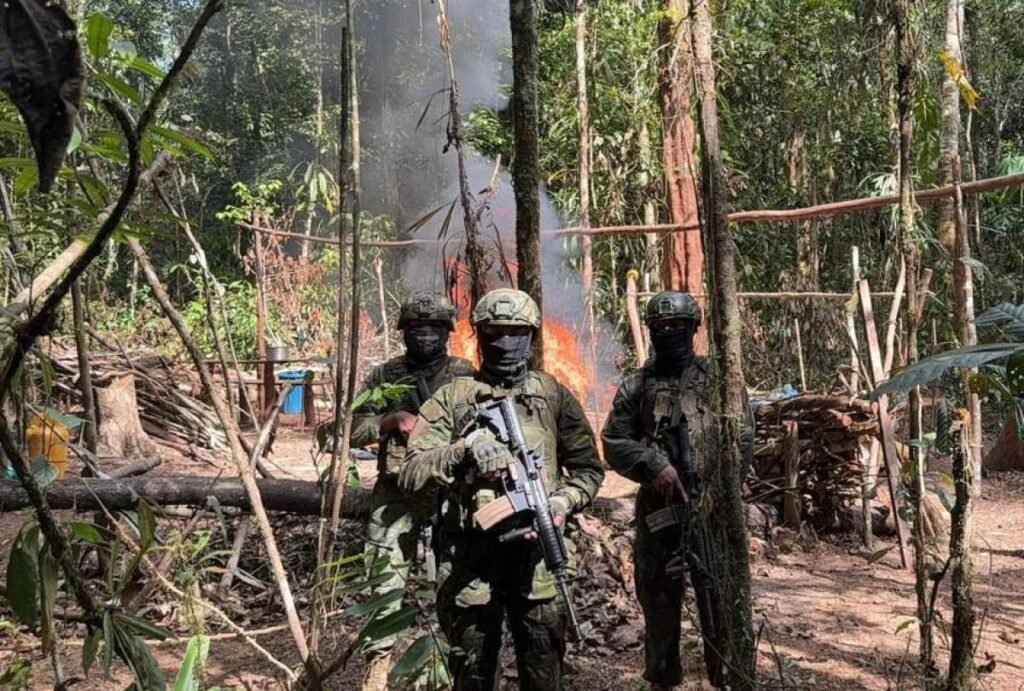 Ejército Ecuatoriano destruyó dos campamentos en Sucumbíos durante operativo en la frontera norte