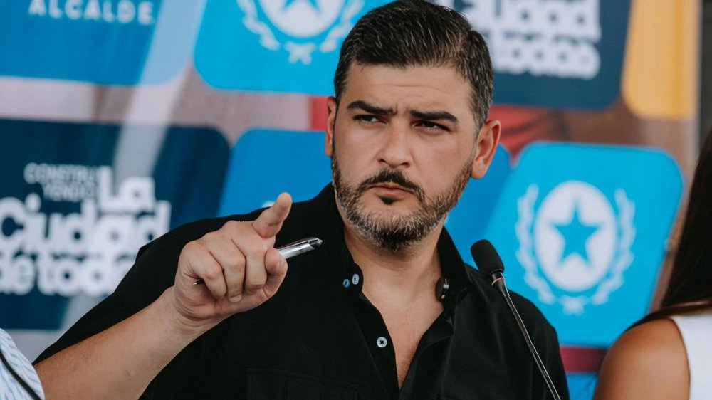 Aquiles Álvarez alcalde de Guayaquil en acto oficial antes del inicio del Caso Triple A juicio