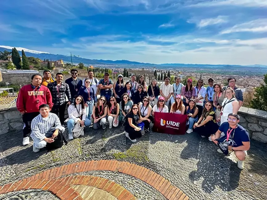 Estudiantes de posgrado UIDE durante la Semana Internacional UIDE en España, Sevilla 2026