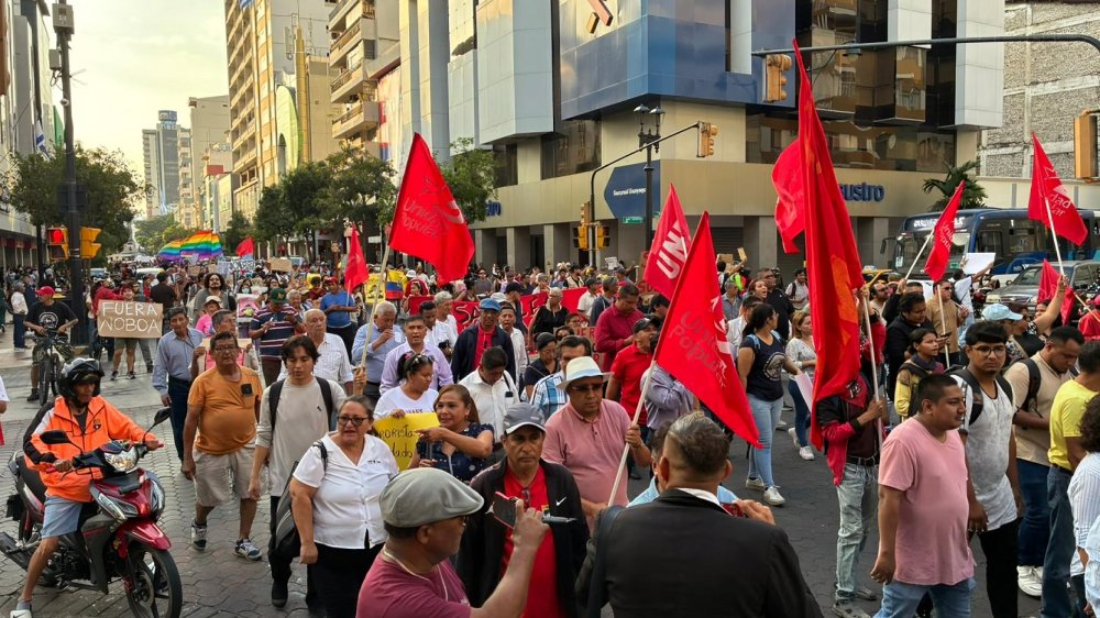 Marcha del Frente Unitario de Trabajadores en Guayaquil contra la flexibilización laboral en Ecuador