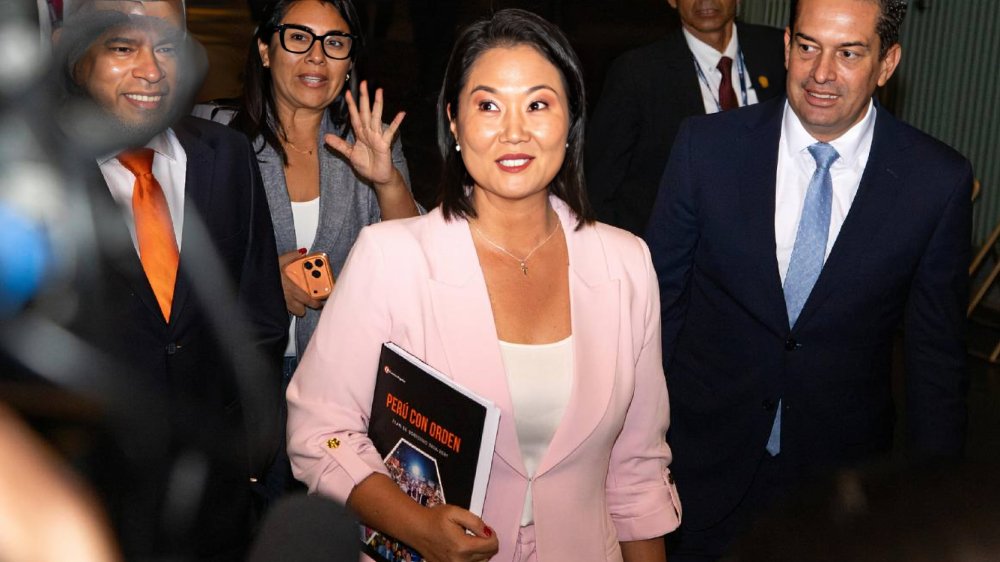 Keiko Fujimori llega al Centro de Convenciones de Lima el 25 de marzo de 2026, tras sanción del JNE a Fuerza Popular
