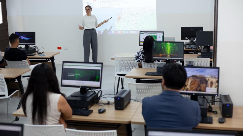 Bachiller aceptando cupo en institutos técnicos de Ecuador en plataforma en línea