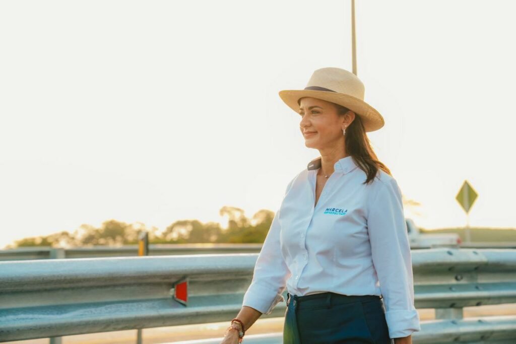 Marcela Aguiñaga durante transición en la Prefectura del Guayas en medio de tensión política