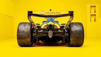 Monoplaza Alpine A526 con el logo de Mercado Libre en la Fórmula 1 para el Gran Premio de Miami.