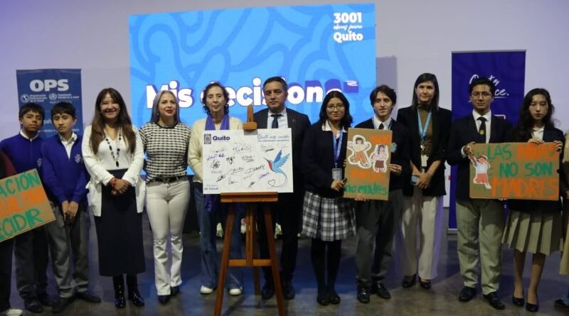 Adolescentes participando en un taller de educación sexual en Quito.
