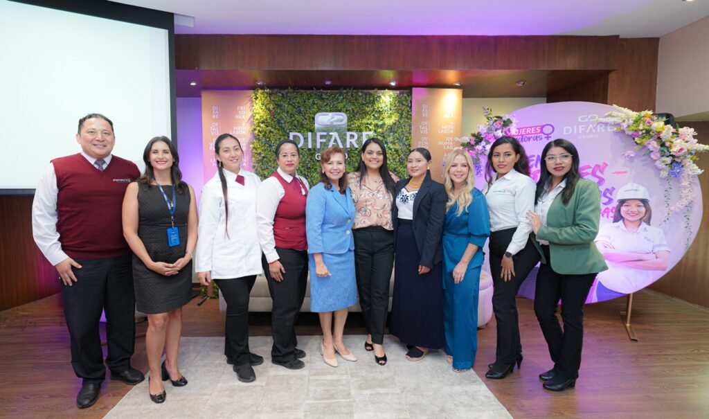 Mujeres liderando iniciativas corporativas en Grupo DIFARE impulsando equidad de género