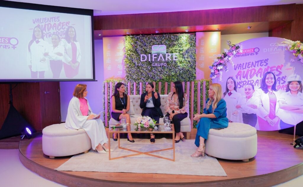 Mujeres liderando iniciativas corporativas en Grupo DIFARE impulsando equidad de género