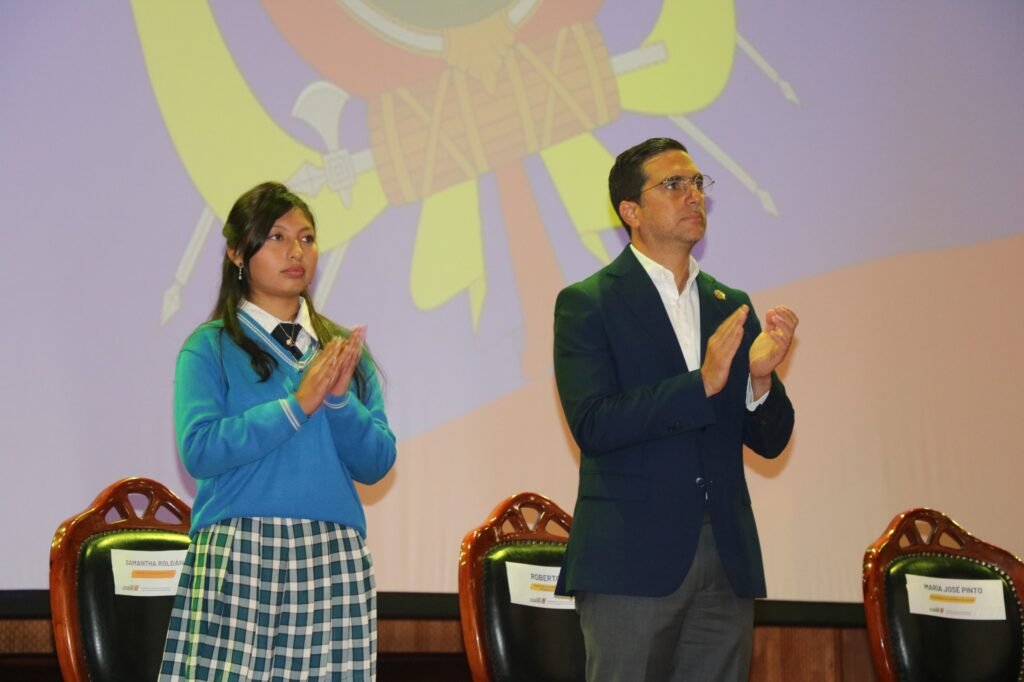 Francisco Güell en conferencia sobre reproducción asistida durante visita a Ecuador