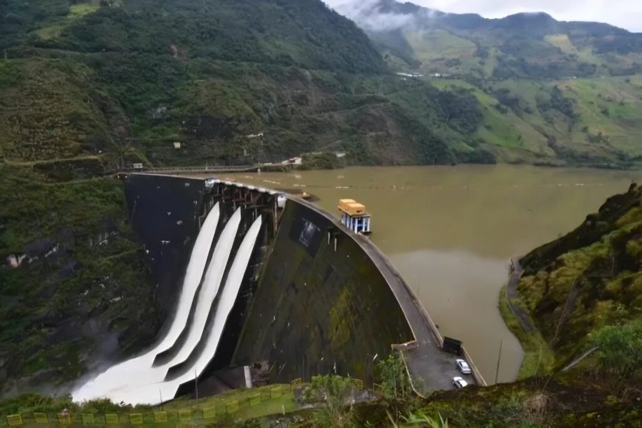 Complejo hidroeléctrico Paute en Ecuador, clave en sistema resiliente energético