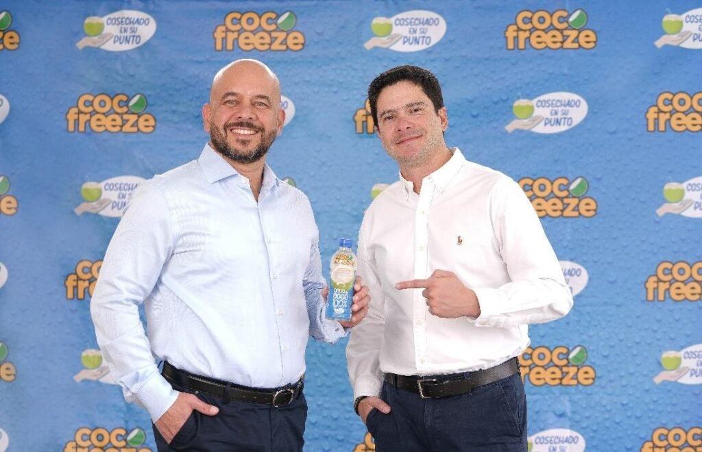 Kevin y José Barcia presentan la nueva imagen de Coco Freeze Ecuador enfocada en productos naturales