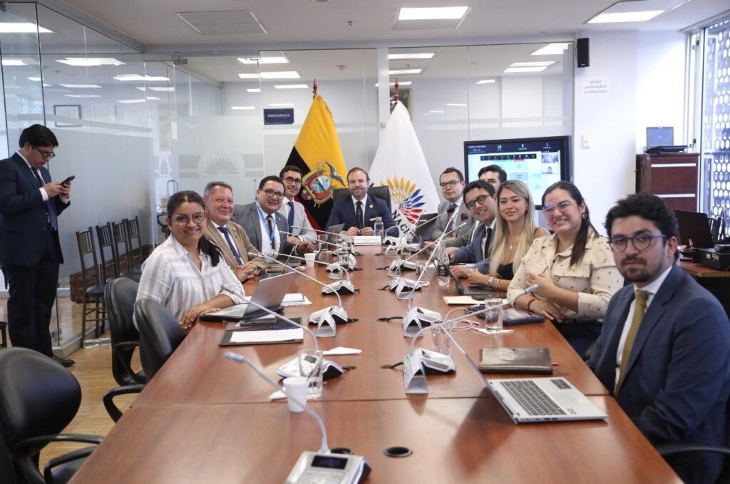 magen de la Comisión de Salud discutiendo la regulación de la eutanasia.
