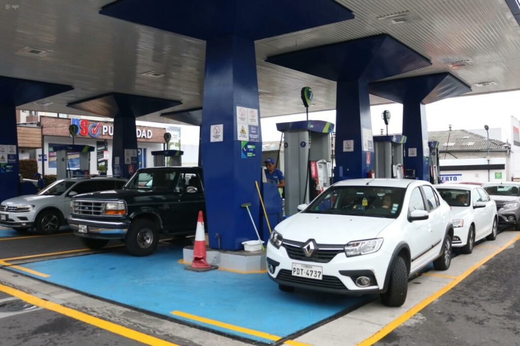 Combustibles suben de precio