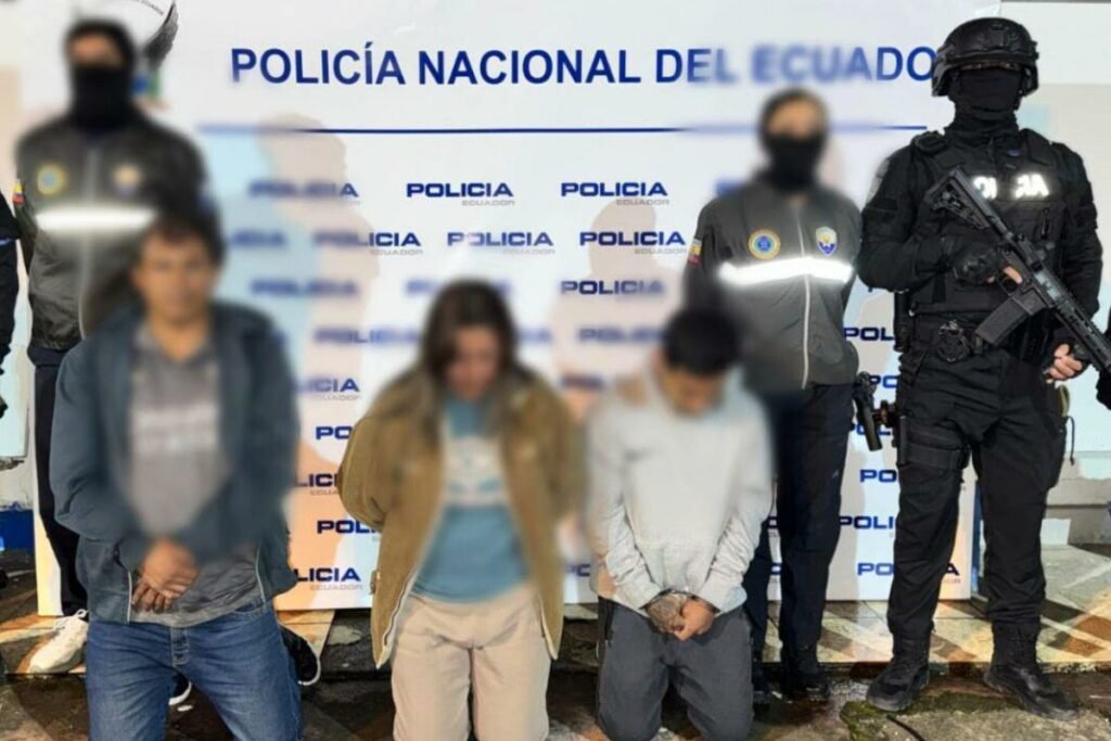 operativo policial contra fraude electrónico financiero en Quito con agentes de Ciberpol