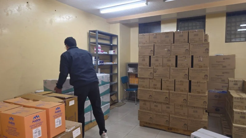 Carga de medicinas e insumos médicos valorados en 60.000 dólares recibidos en la provincia de Carchi para hospitales y centros de salud públicos