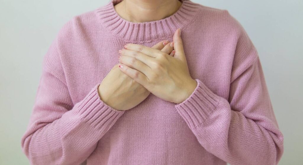 Representación gráfica sobre cómo la salud del corazón influyó en el riesgo de morir de covid, con datos del estudio científico