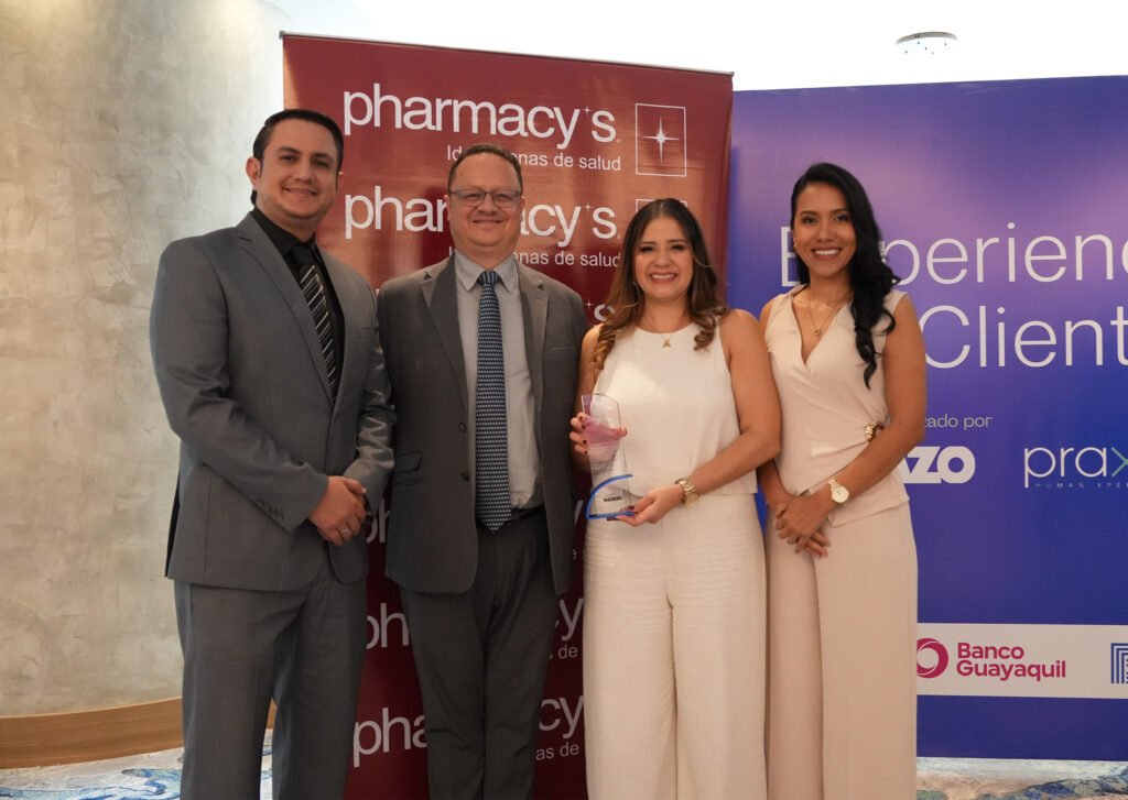 Reconocimiento a Pharmacy’s por destacar en experiencia al cliente en Ecuador según estudio PXI 2026