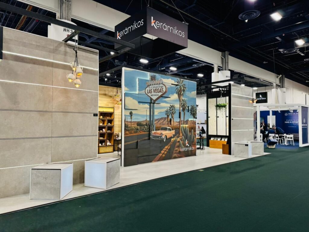 stand de diseño ecuatoriano en Coverings 2026 con productos de acabados y cerámica