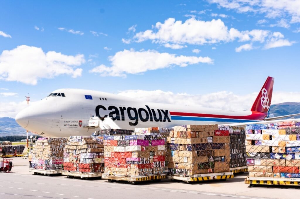 Operaciones de carga floral en el aeropuerto Internacional Mariscal Sucre de Quito exportación de flores 2026