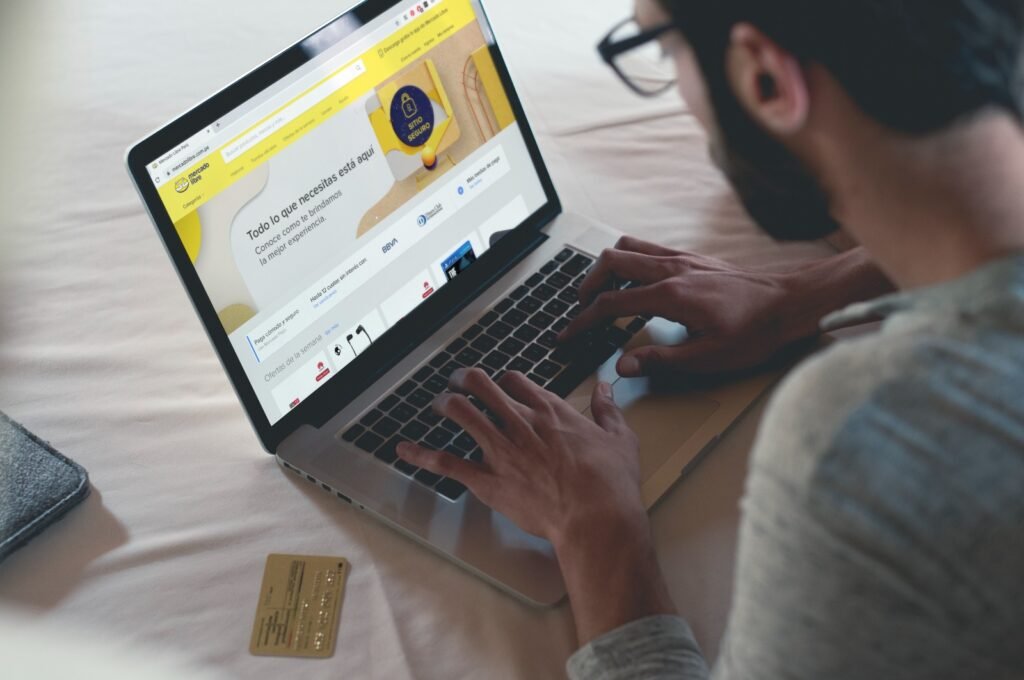Tecnología y confianza digital en el comercio electrónico ecuatoriano