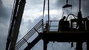Operarios trabajan en instalaciones subterráneas de almacenamiento de la Reserva Estratégica de Petróleo en Texas, Estados Unidos