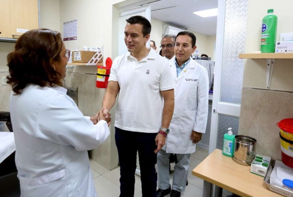 Gráfico de verificación de cumplimiento de promesas en salud durante el primer año de gobierno de Daniel Noboa en Ecuador